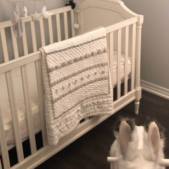 Pottery Barn Crib with with Conversion Kit and Mattress and some covers - Picture 2 of 9
